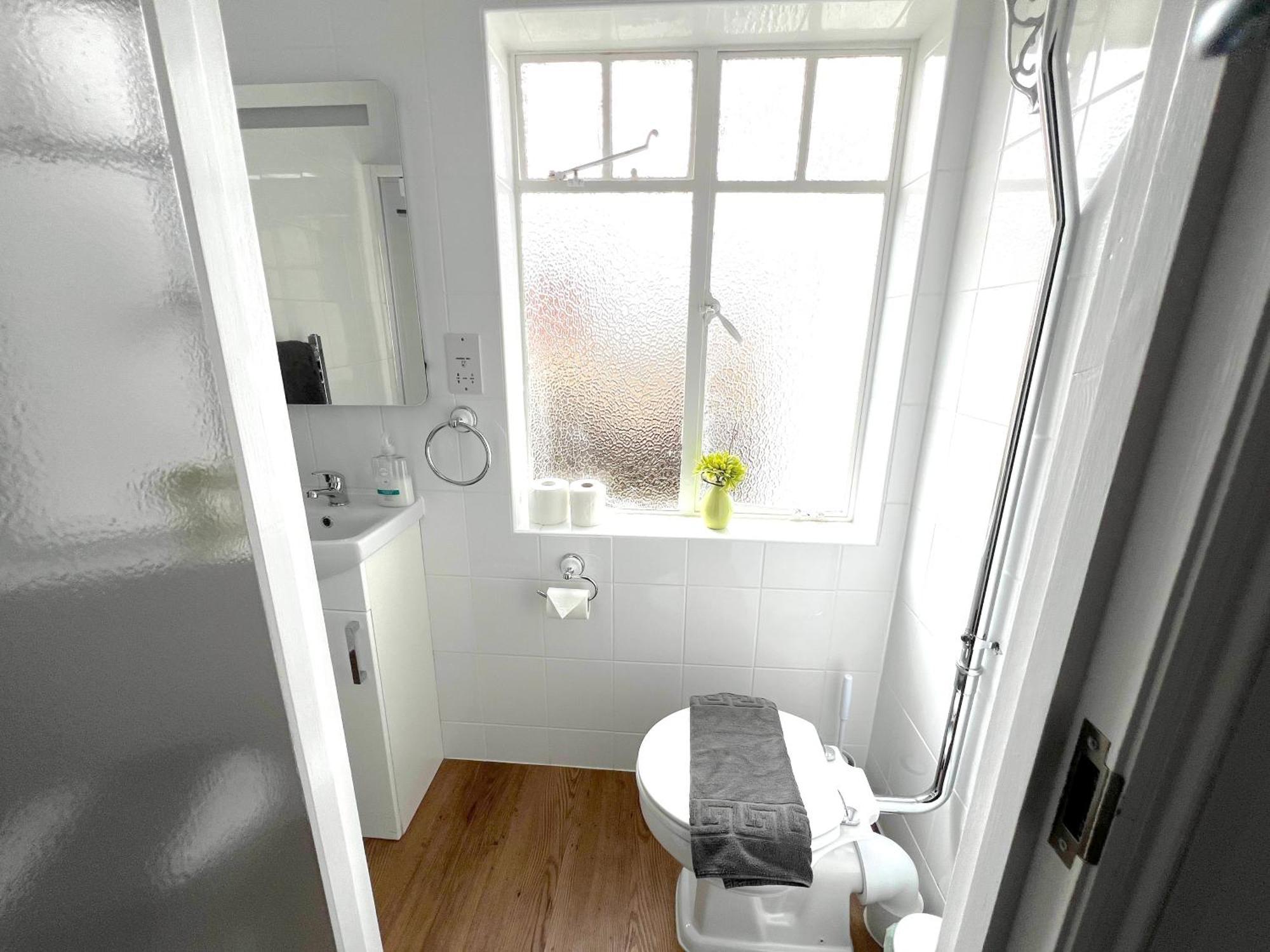 Large Family-Friendly 2Bd Glastonbury Retreat, Sleeps 5 Exterior photo