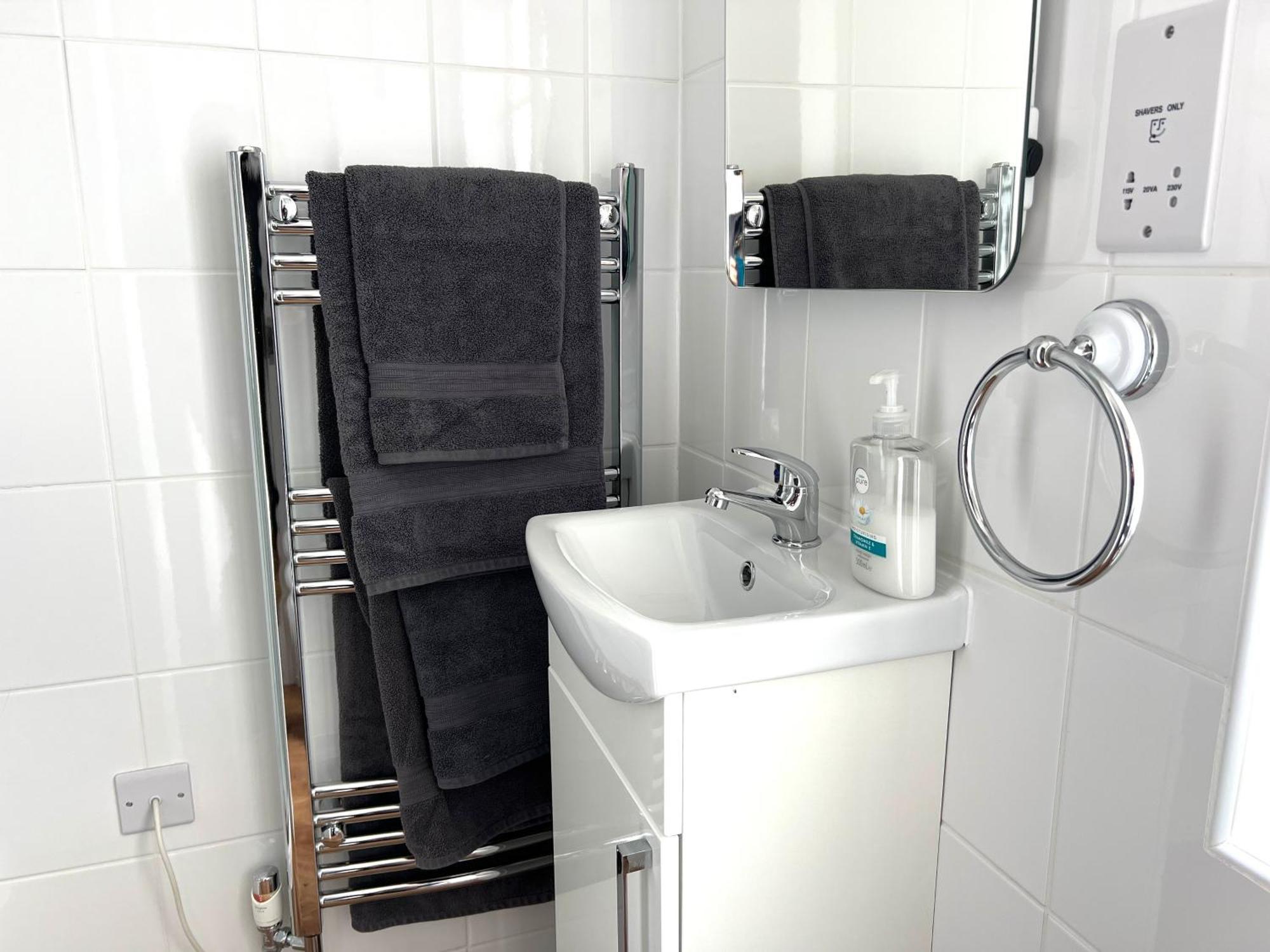 Large Family-Friendly 2Bd Glastonbury Retreat, Sleeps 5 Exterior photo